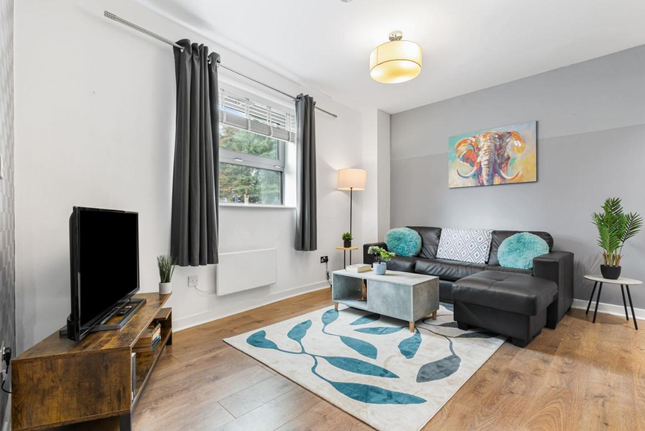 Spacious 1 Bedroom Apartment In Central Woking Exterior foto